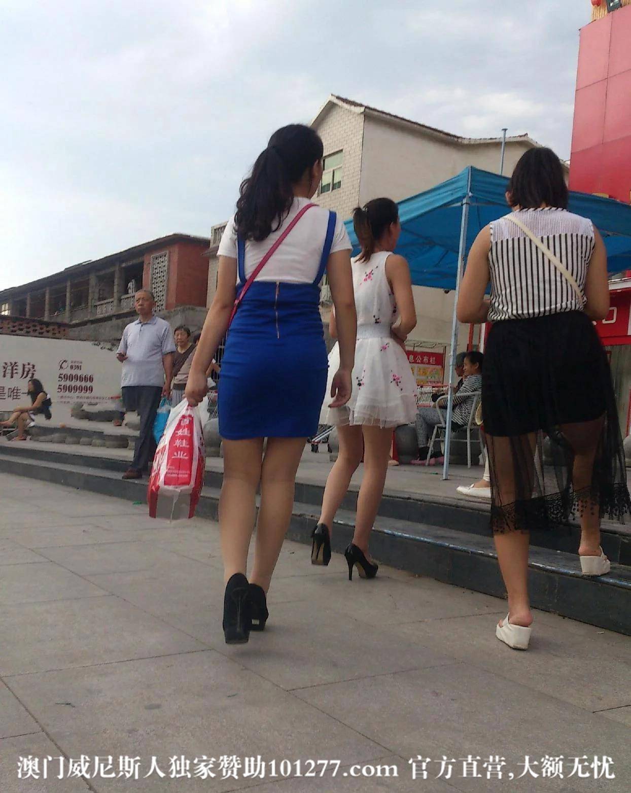 蓝色短裙少女【8P】