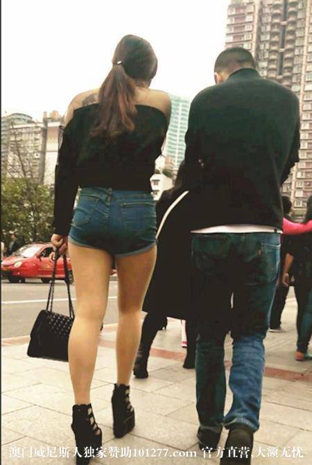 情侣紧蓝牛热裤女友三角性感【10P】