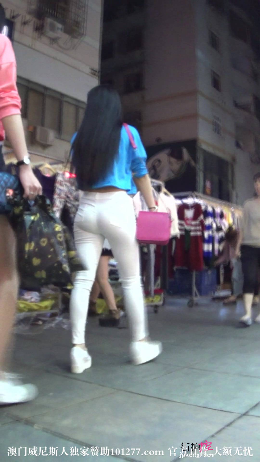 白色紧身裤与黑色牛仔紧身热裤的对决【18P】