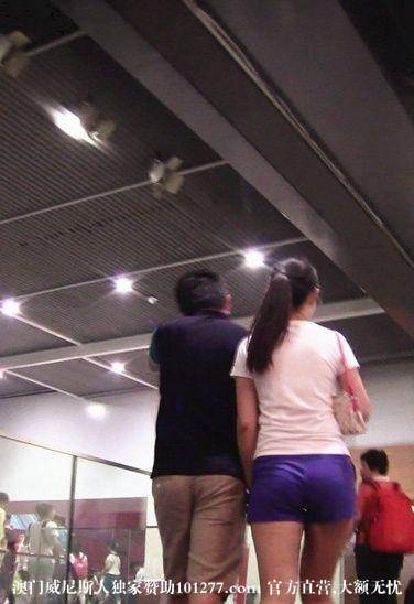 少妇的丰满圆润肥臀真是极品【10P】