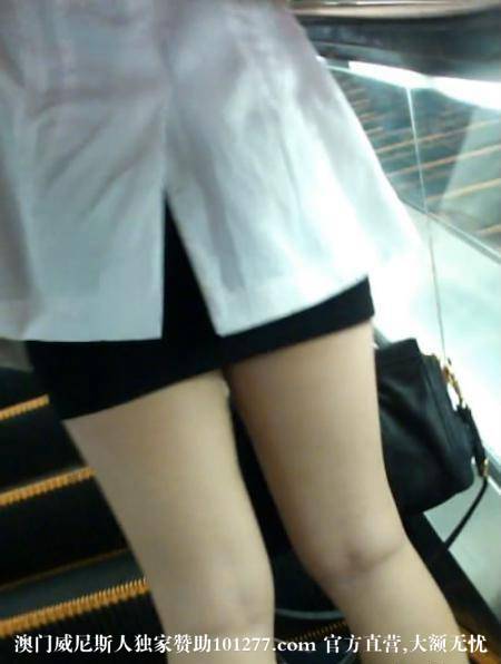 黑色紧身包臀裙下的诱惑【11P】