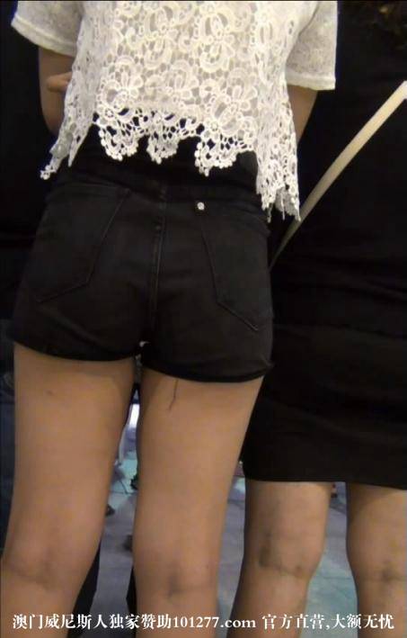 热裤美腿少女【8P】