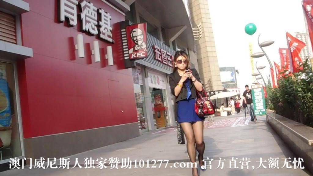 跟拍蓝裙黑丝美女【10P】