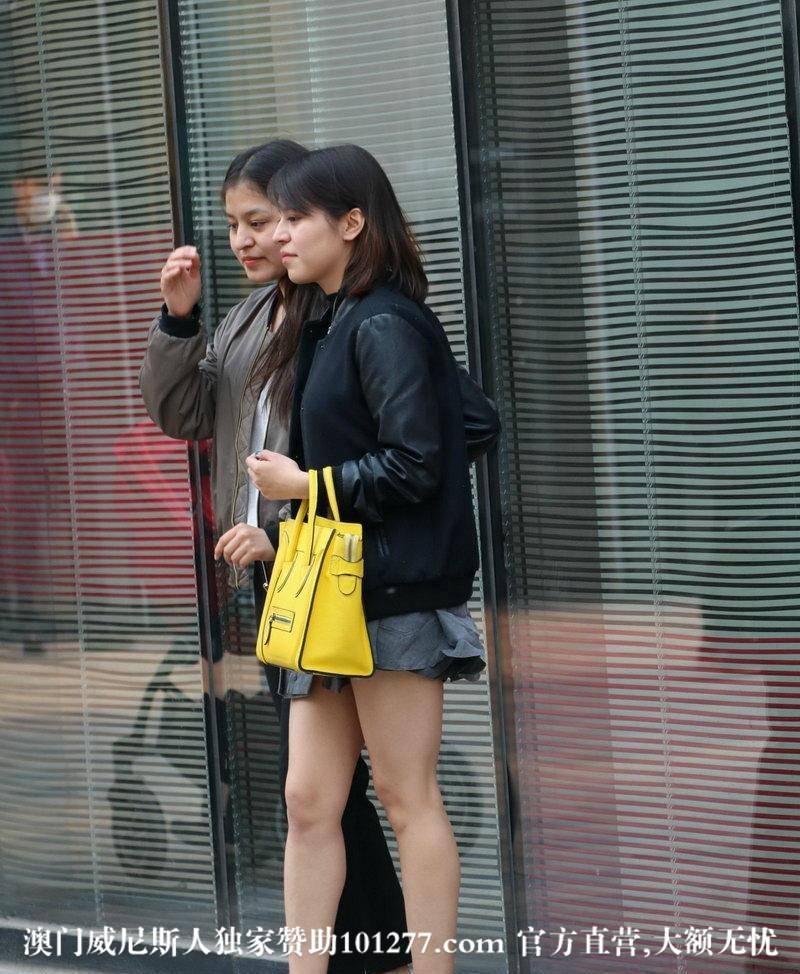 百货门口两位漂亮姐姐【12P】