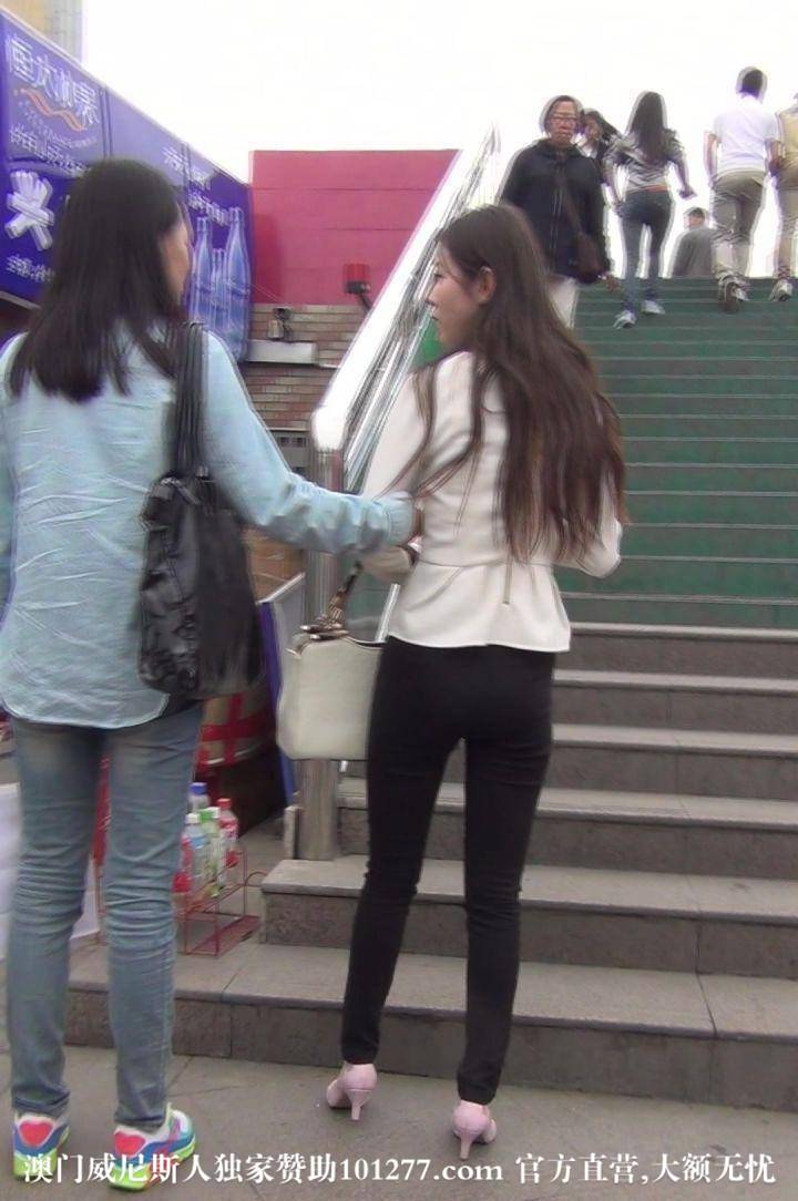 身材长相气质俱佳黑色紧身裤美女【10P】