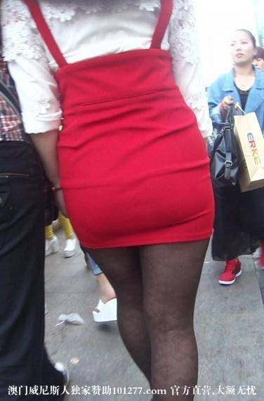 花纹黑丝包臀裙美眉【7P】