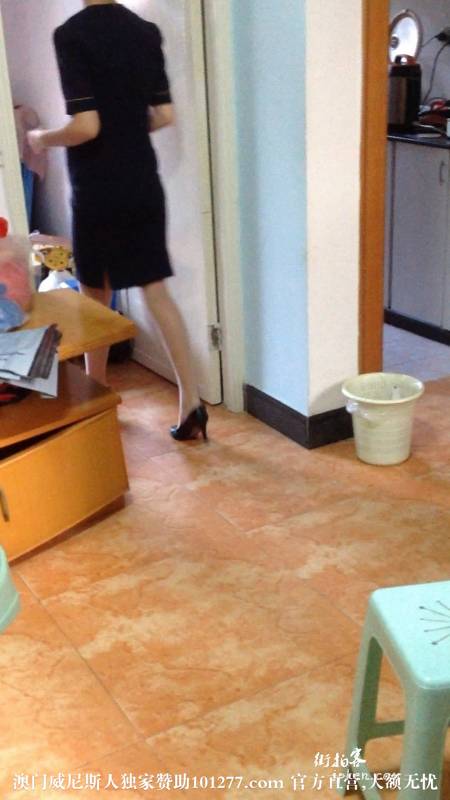 到美女家里买丝袜，很开心！