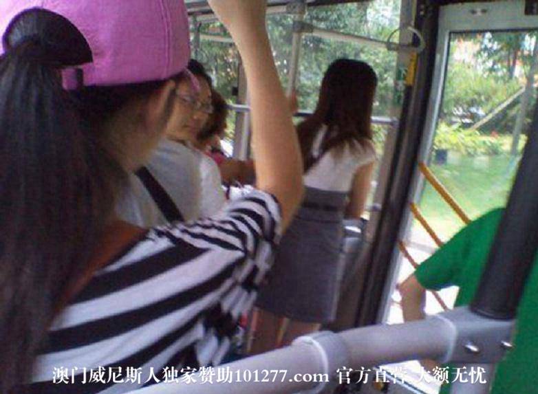 公交上抄底少女【12P】