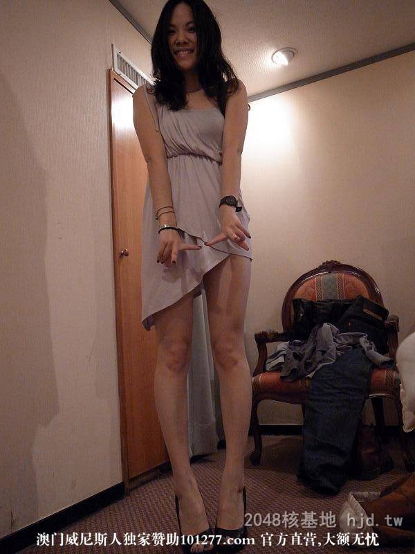 干穿了情趣内衣的同事[10P]