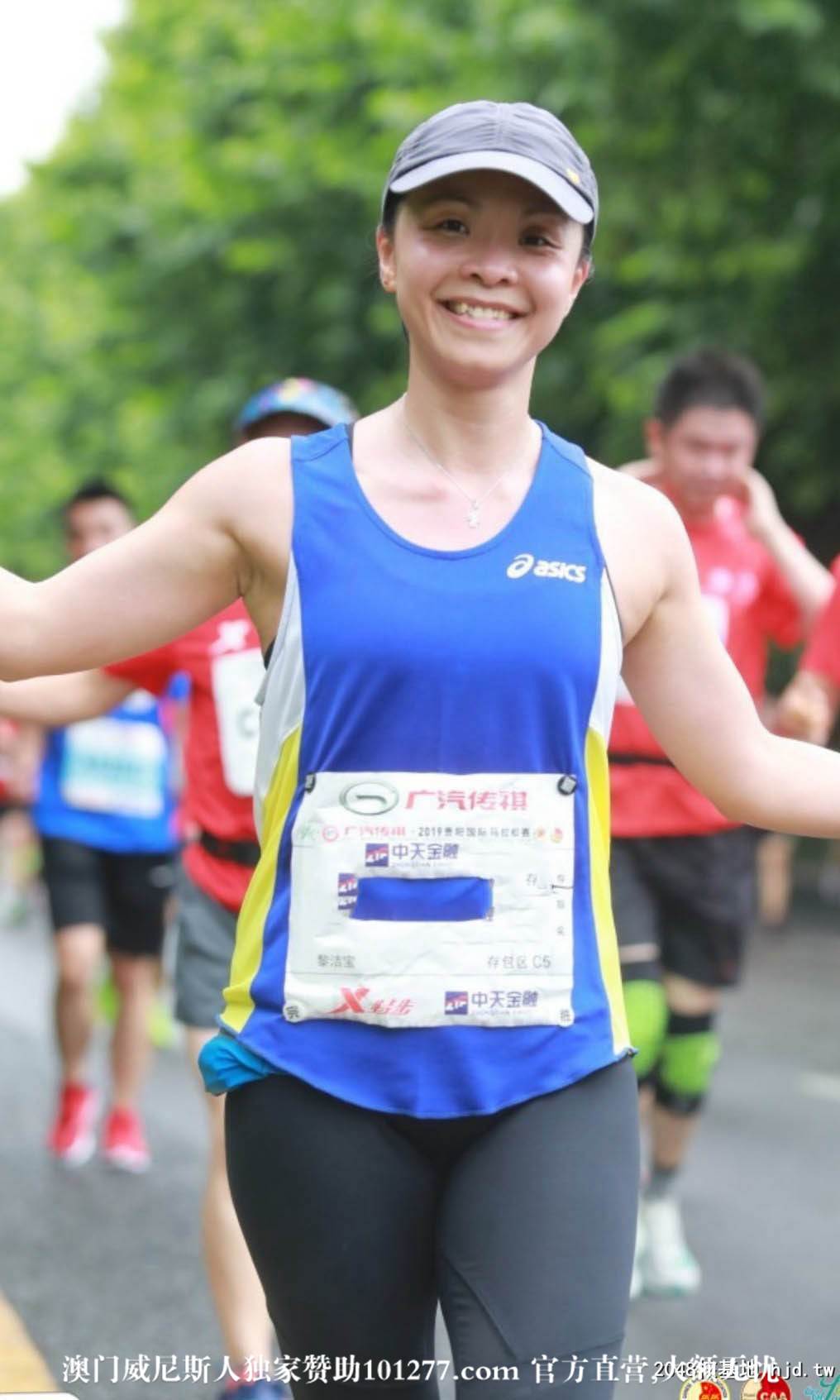 这女的三角区鼓鼓的【11P】