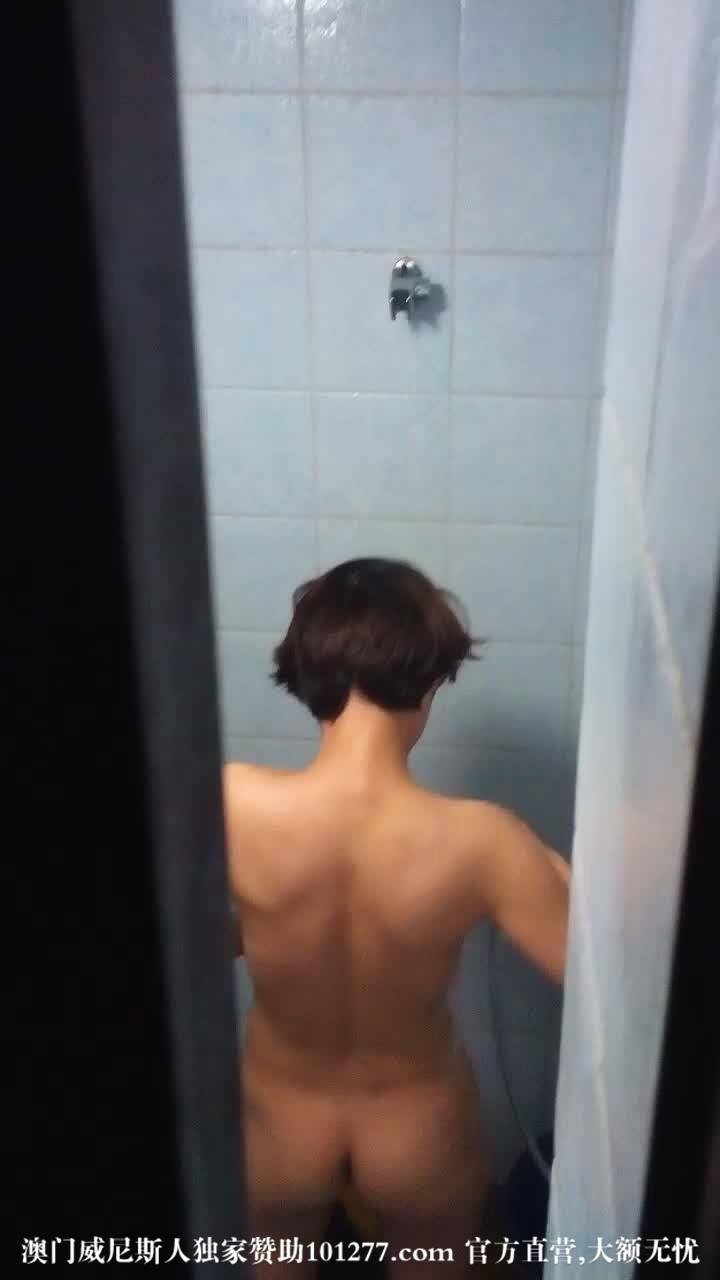 偷拍美女同事洗澡【15P】