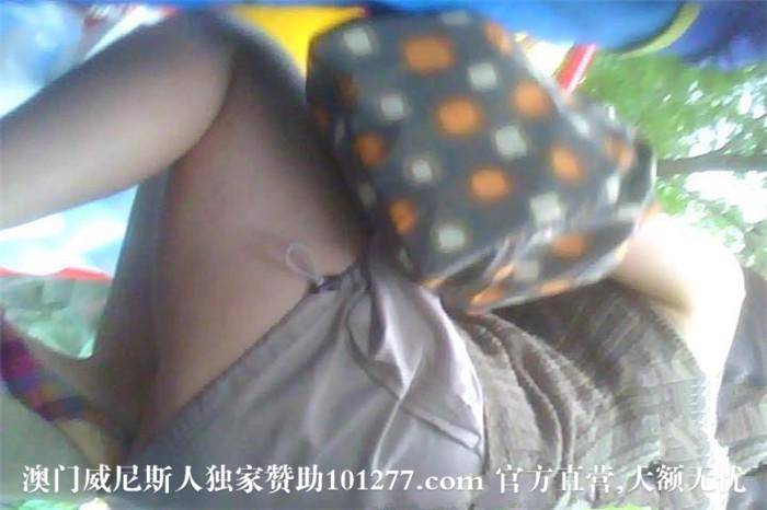 抄底短裙丁字裤美少妇 这幺短也敢穿丁字裤！【12P】