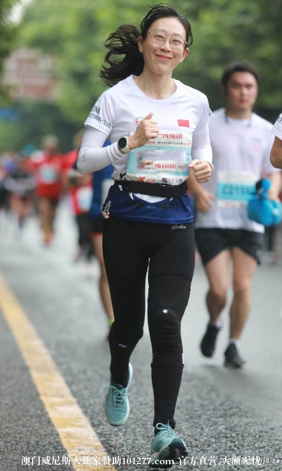 街拍轻熟女好身材【15P】