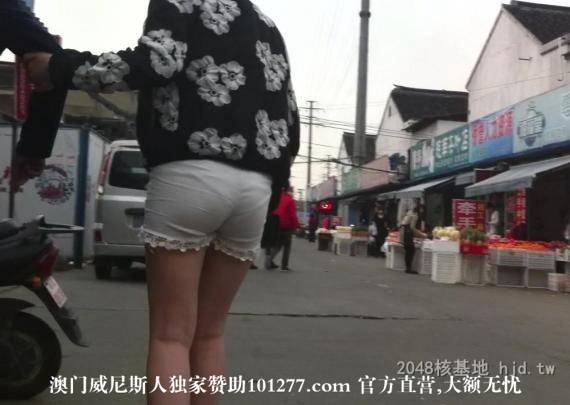 白色热裤美眉内痕也太明显了吧【10P】