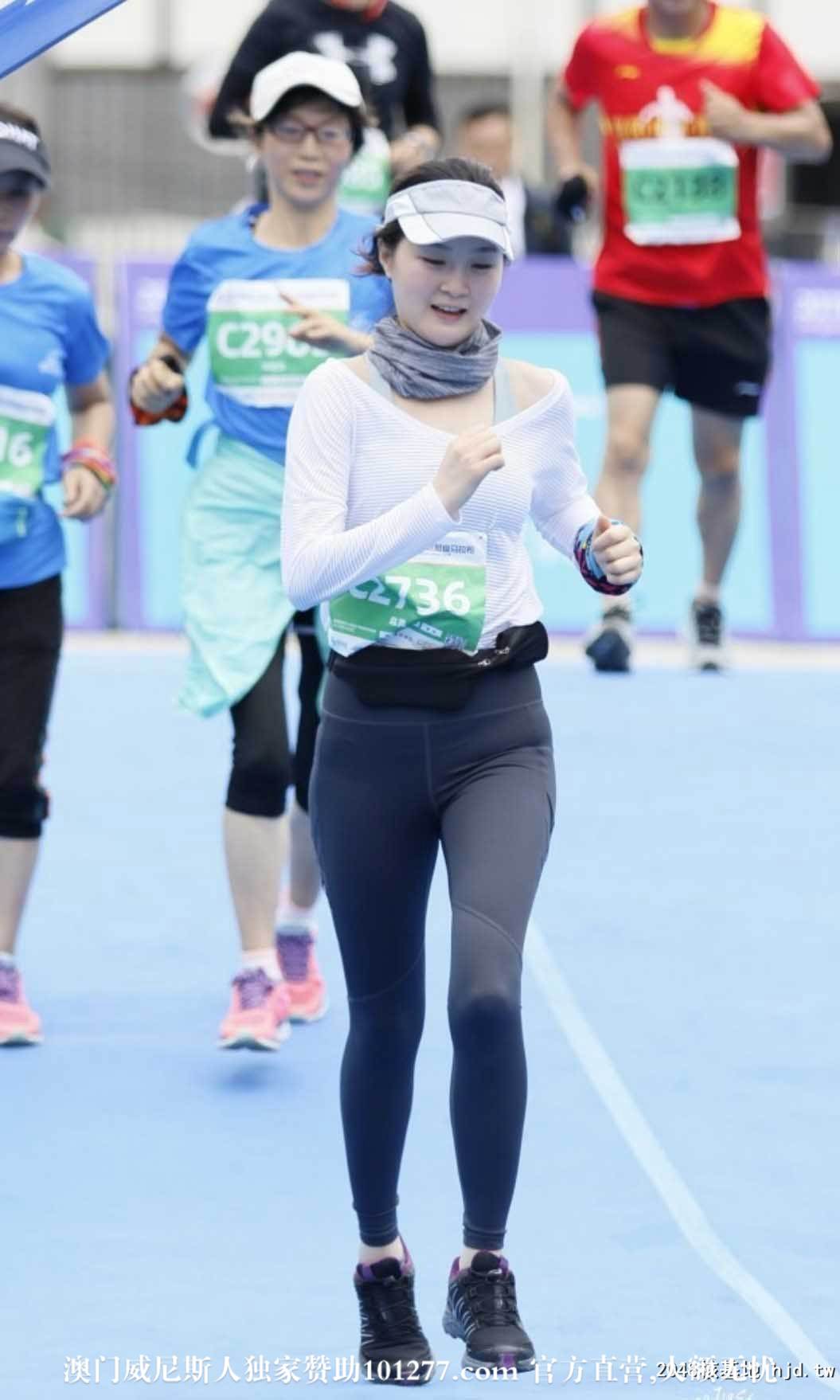 紧身裤美女三角区好饱满【10P】