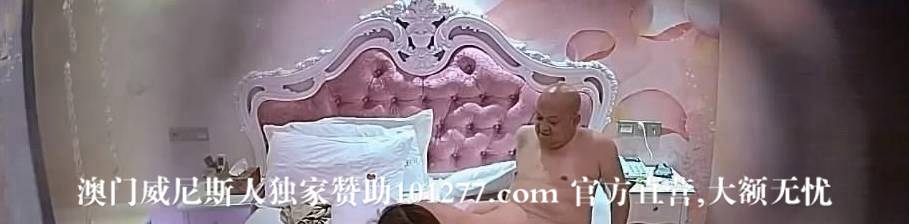 光头四眼大肥佬酒店约会丰满白嫩情妇【15P】
