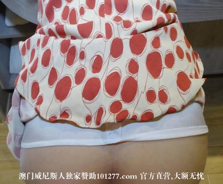 快四十了能把二十多的小帅哥摄影师勾搭的没拍完就推倒【20P】