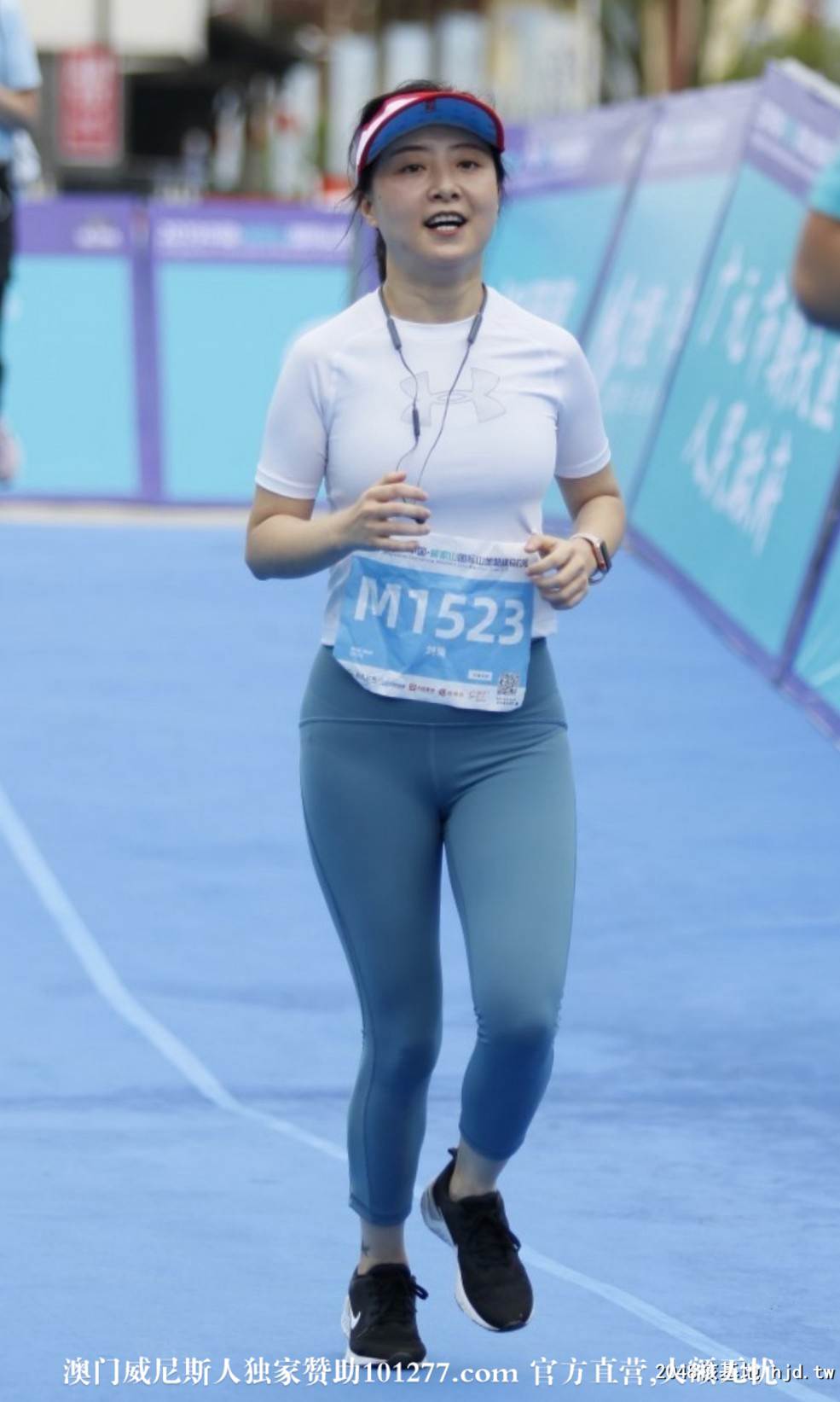 紧身裤妹子的三角区好肥沃【10P】