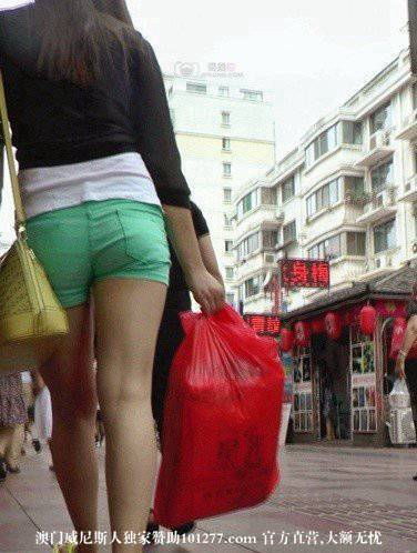 靓丽的绿色热裤MM[15P]