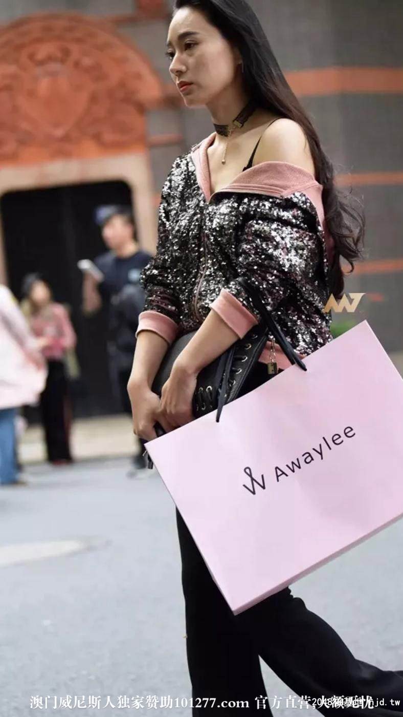 街拍美女的屁屁好圆【13P】