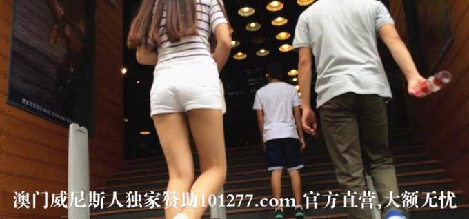 白紧热裤包裹下的紧绷美臀【14P】