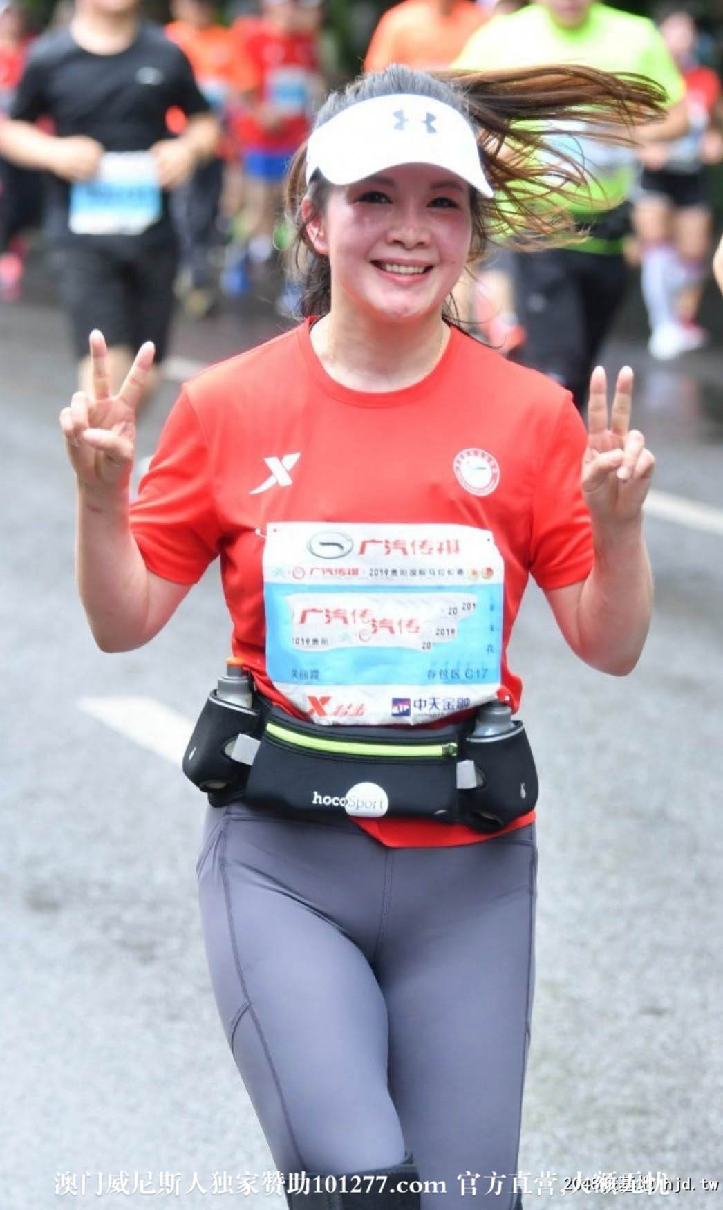 街拍紧身裤妹子【11P】