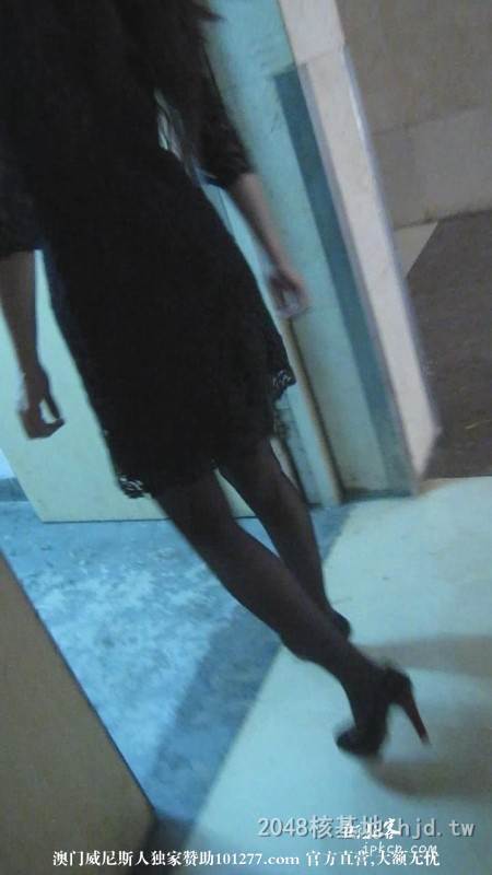 美女现场试穿黑丝袜，超级性感！[12P]