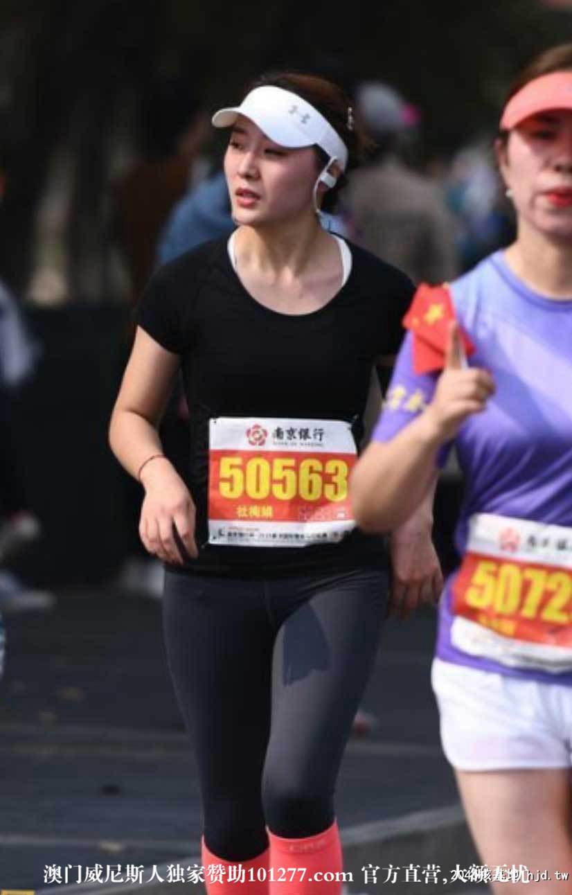 街拍黑色紧身裤妹子【19P】