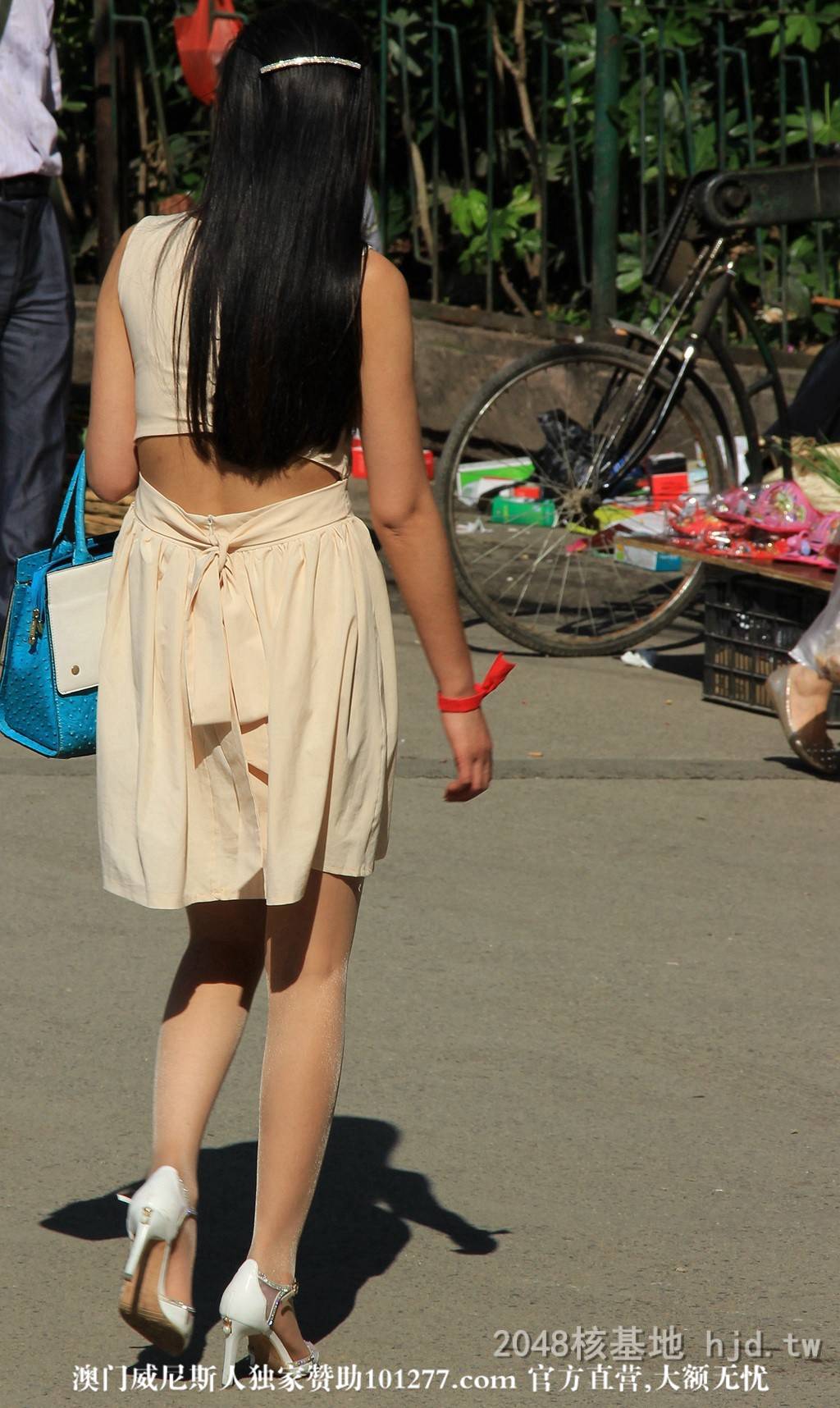 街拍极品肉丝高跟长裙美女【11P】