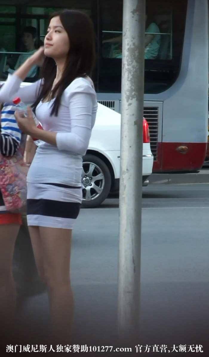 两位身材火爆的靓女PK，喜欢哪一个？【15P】