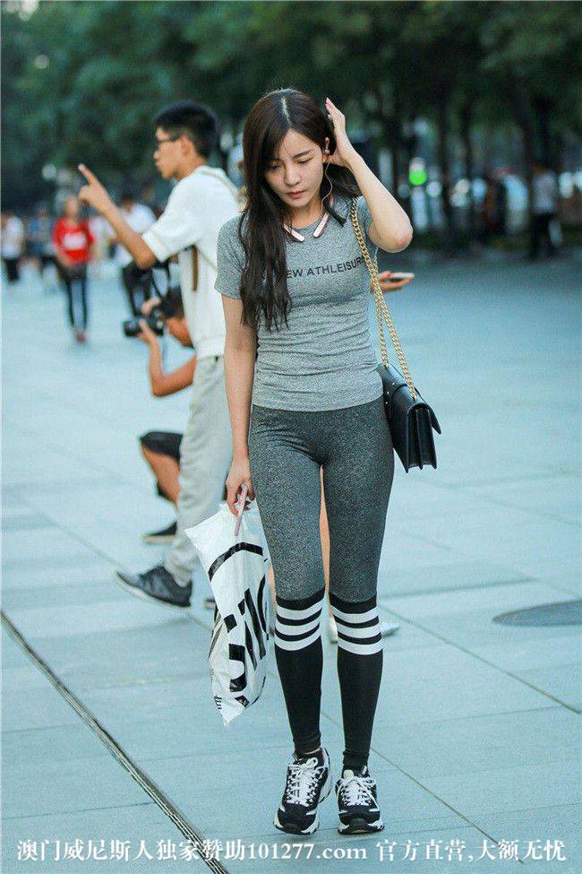 小姐姐发现自己被偷拍【14P】