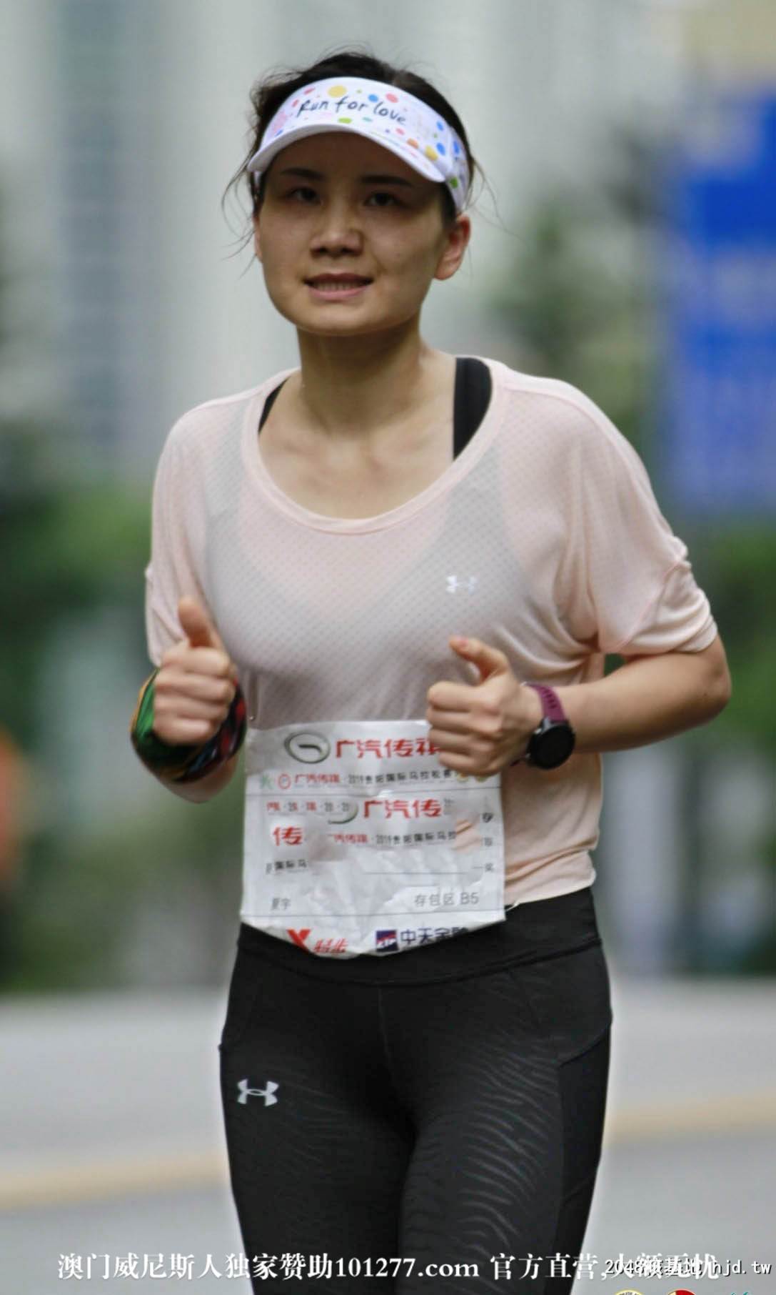 街拍黑色紧身裤妹子【12P】