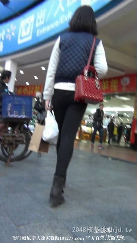 时尚紧身黑裤气质美眉[10P]