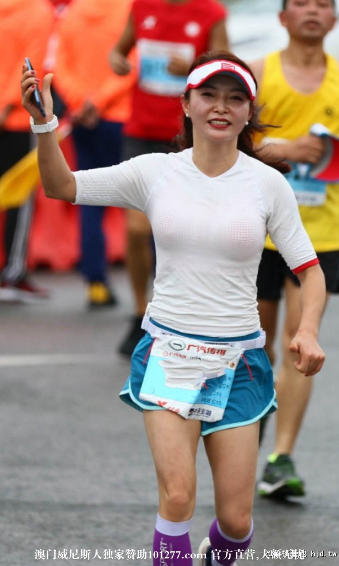 爱运动的大胸熟女【18P】