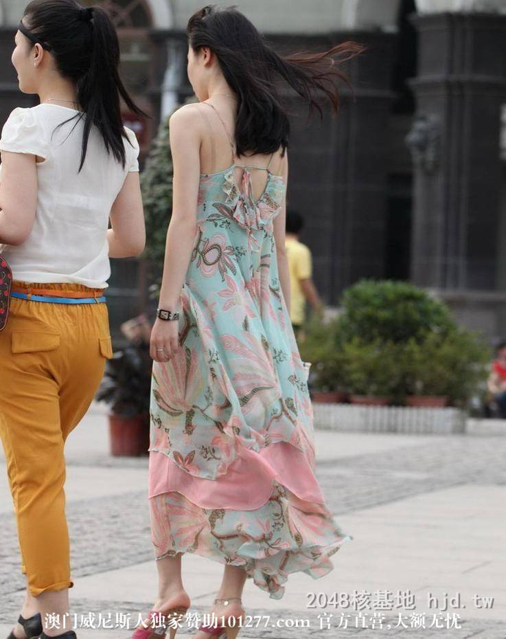 拍到美女的奶头了【11P】